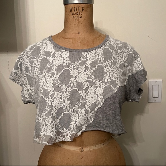 Cropped Grey T-shirt with White Lace Overlay - Picture 2 of 6